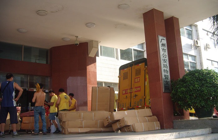 廣州設(shè)備吊裝現(xiàn)場:廣州特警支隊(duì)搬遷